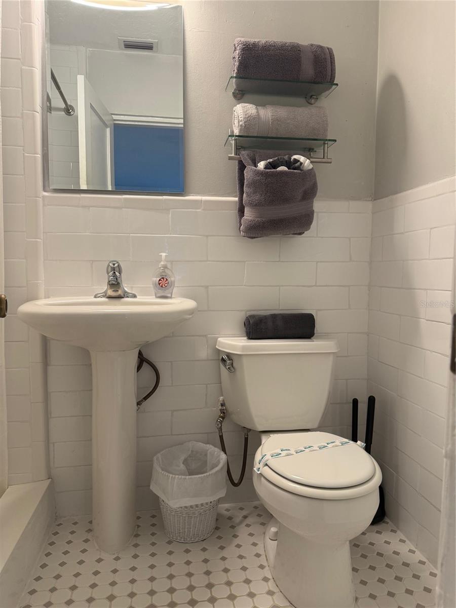 170 ROOSEVELT DR #10, SARASOTA, FL — photo 21