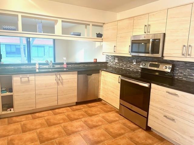 8214 AMBROSE COVE WAY, ORLANDO, FL — photo 11