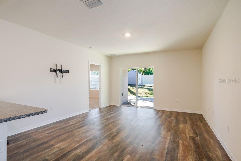10945 TRAILING VINE DR, TAMPA, FL — photo 4