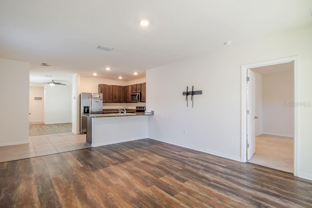 10945 TRAILING VINE DR, TAMPA, FL — photo 5