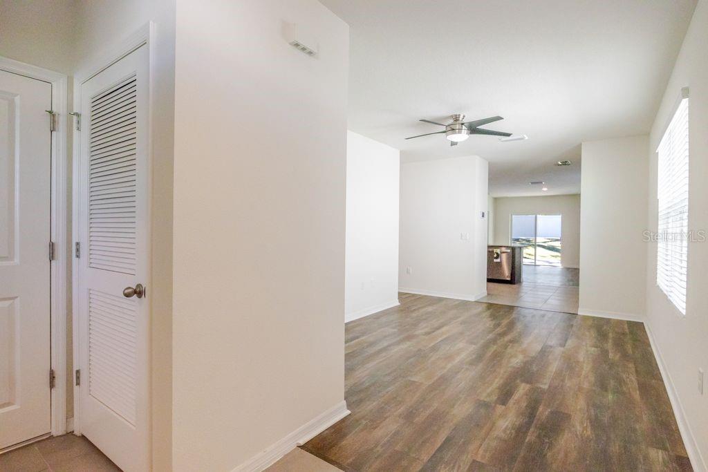 10945 TRAILING VINE DR, TAMPA, FL — photo 7