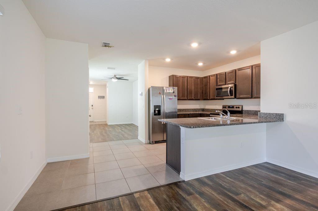 10945 TRAILING VINE DR, TAMPA, FL — photo 10
