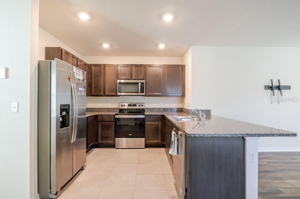 10945 TRAILING VINE DR, TAMPA, FL — photo 11