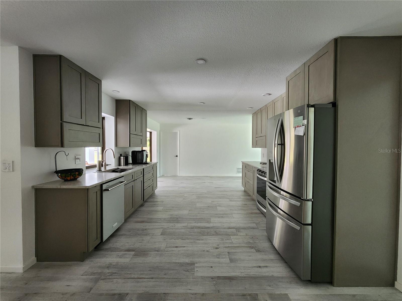 900 CRESTWOOD RD, ENGLEWOOD, FL — photo 2
