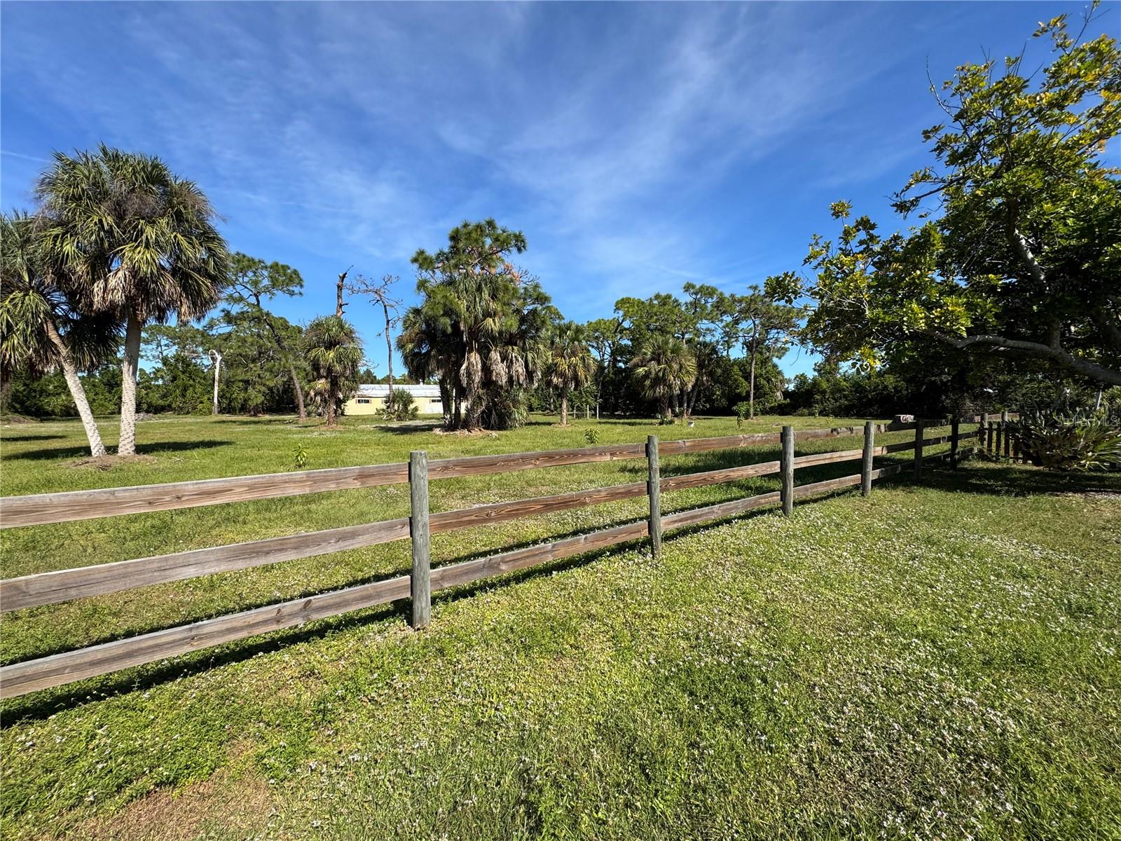 900 CRESTWOOD RD, ENGLEWOOD, FL — photo 31