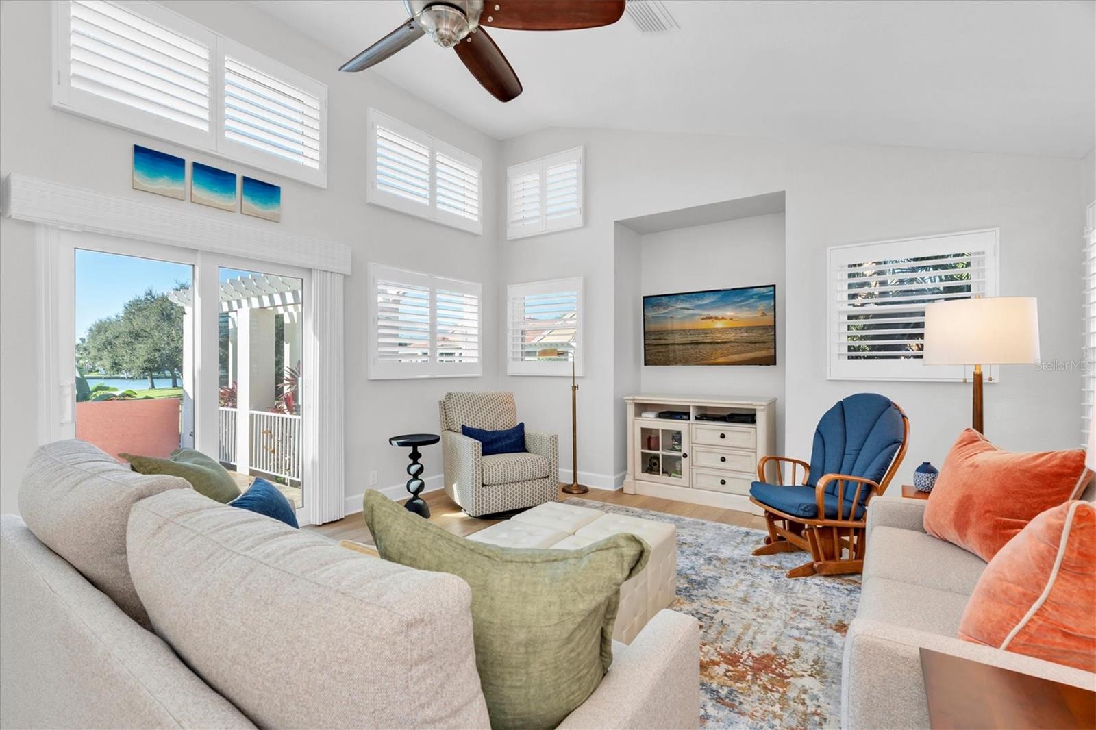 18 JEFFERSON CT S, ST PETERSBURG, FL — photo 16