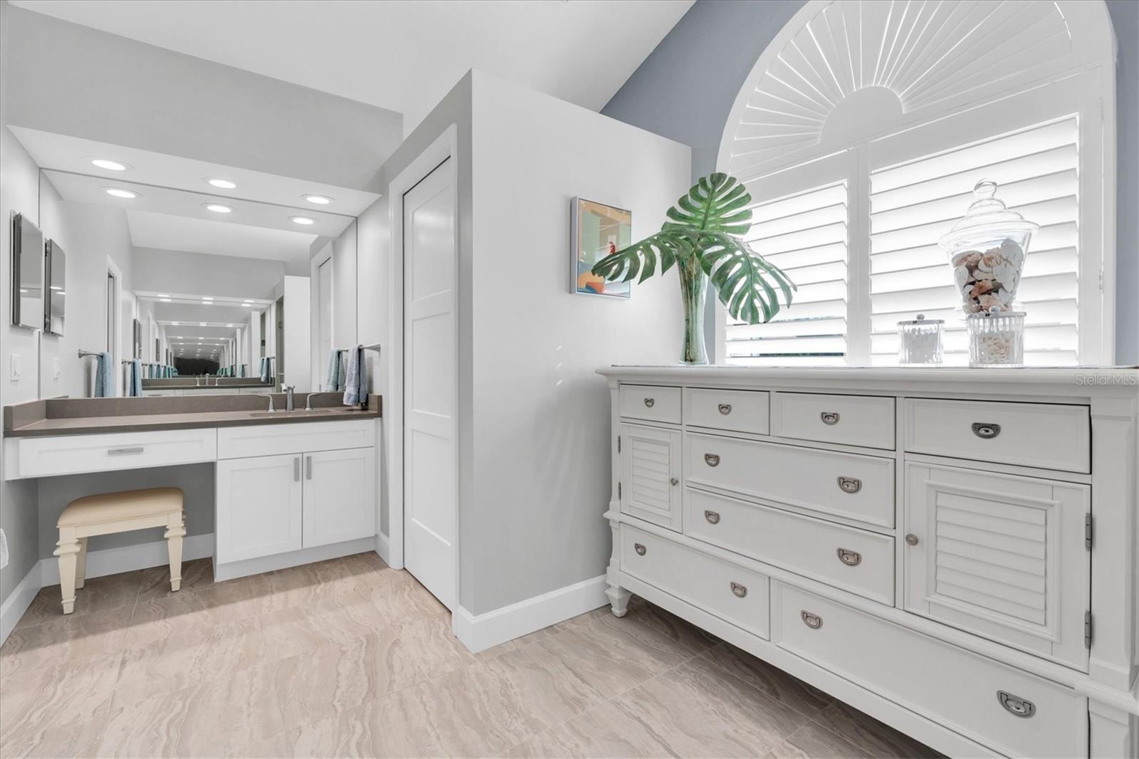 18 JEFFERSON CT S, ST PETERSBURG, FL — photo 21