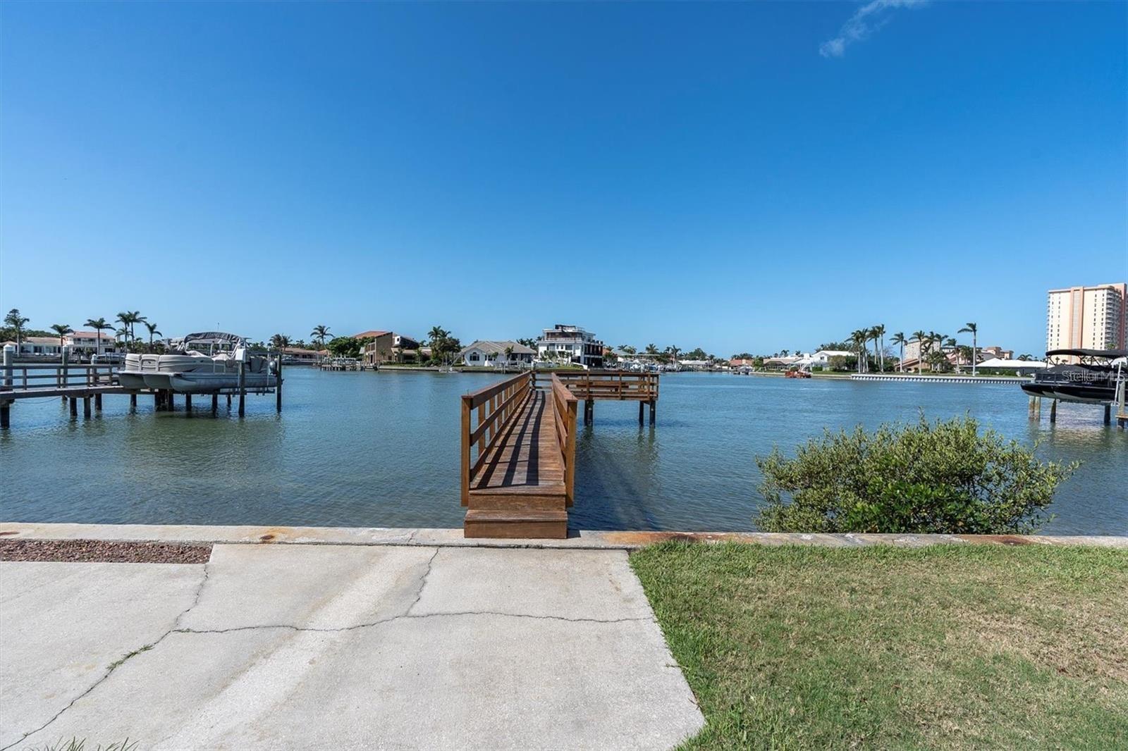 18 JEFFERSON CT S, ST PETERSBURG, FL — photo 53
