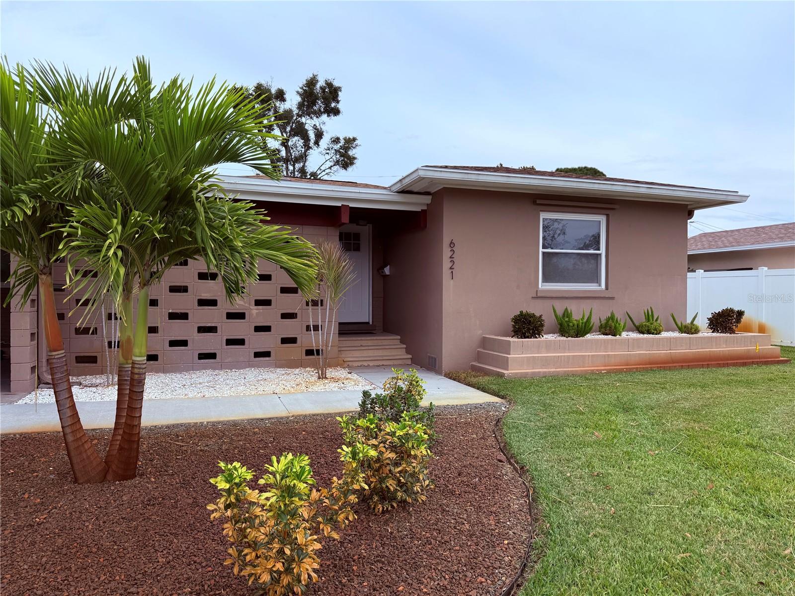 6221 6TH AVE N, ST PETERSBURG, FL — photo 2