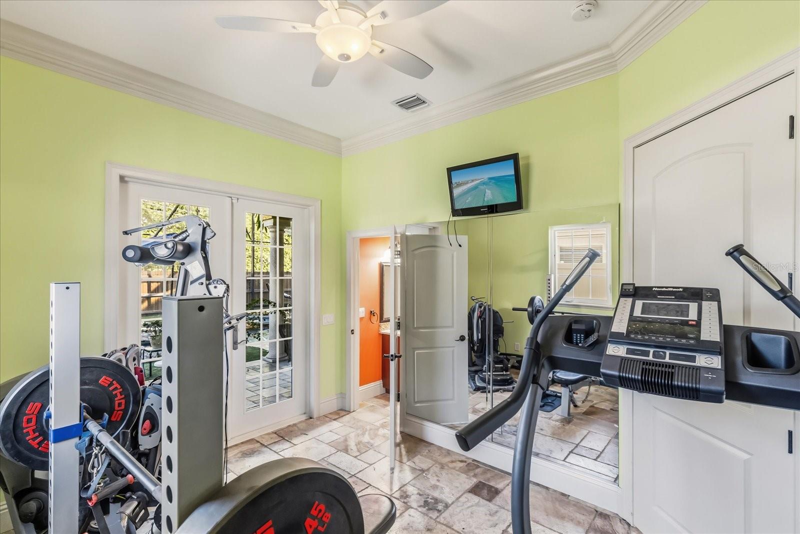 911 JUNGLE AVE N, ST PETERSBURG, FL — photo 19