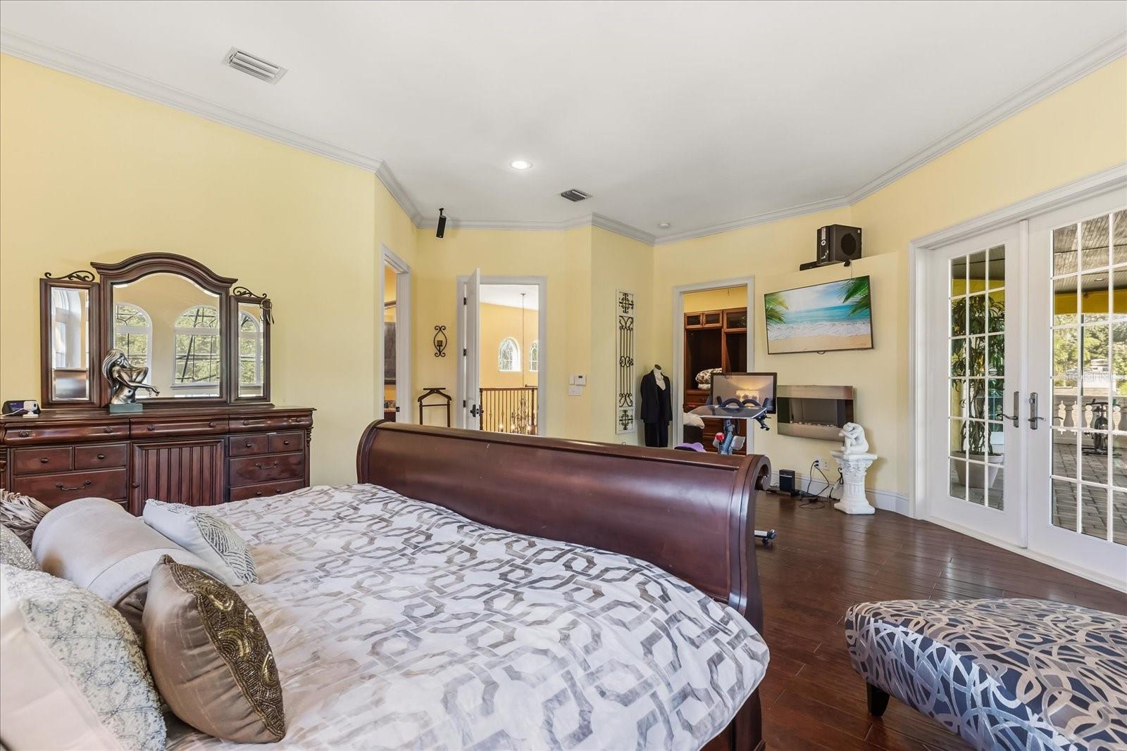 911 JUNGLE AVE N, ST PETERSBURG, FL — photo 43