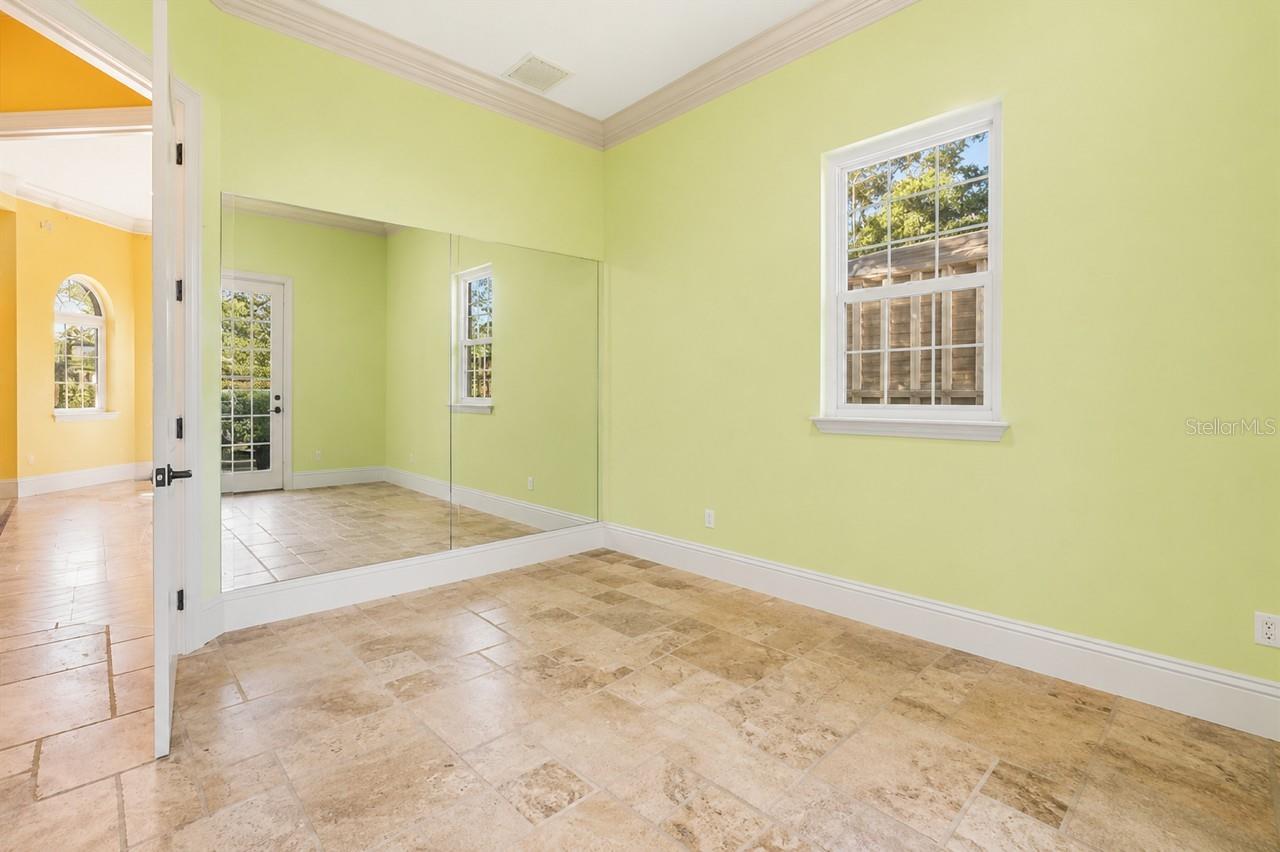 911 JUNGLE AVE N, ST PETERSBURG, FL — photo 17