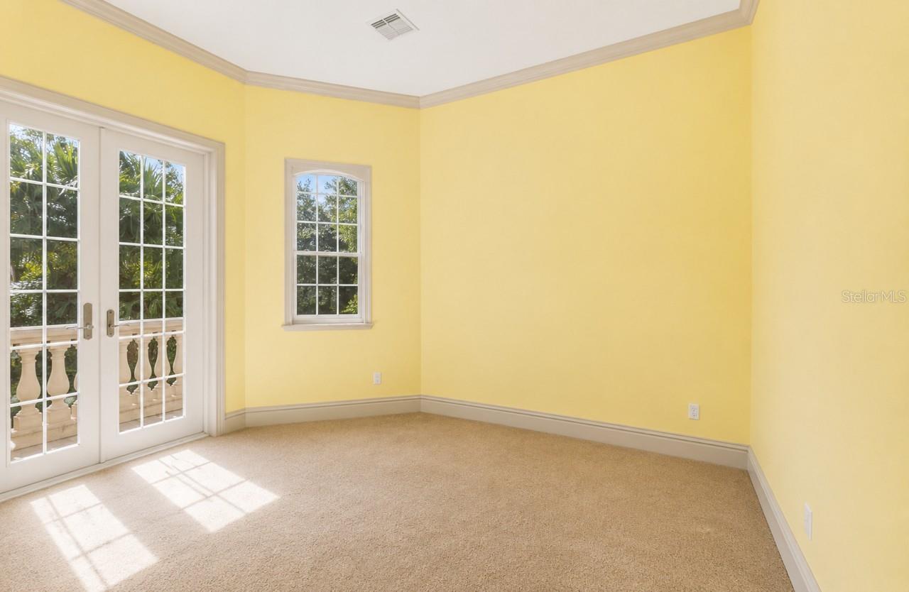 911 JUNGLE AVE N, ST PETERSBURG, FL — photo 29