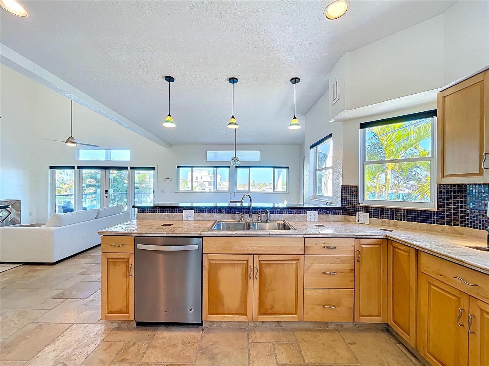 8485 BLIND PASS DR, TREASURE ISLAND, FL — photo 11