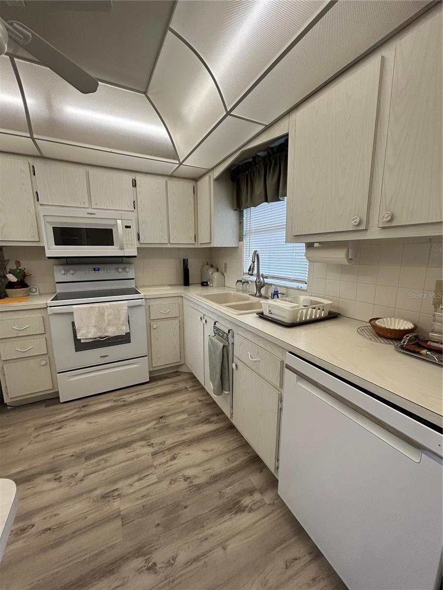 4775 COVE CIR #1202, MADEIRA BEACH, FL — photo 25