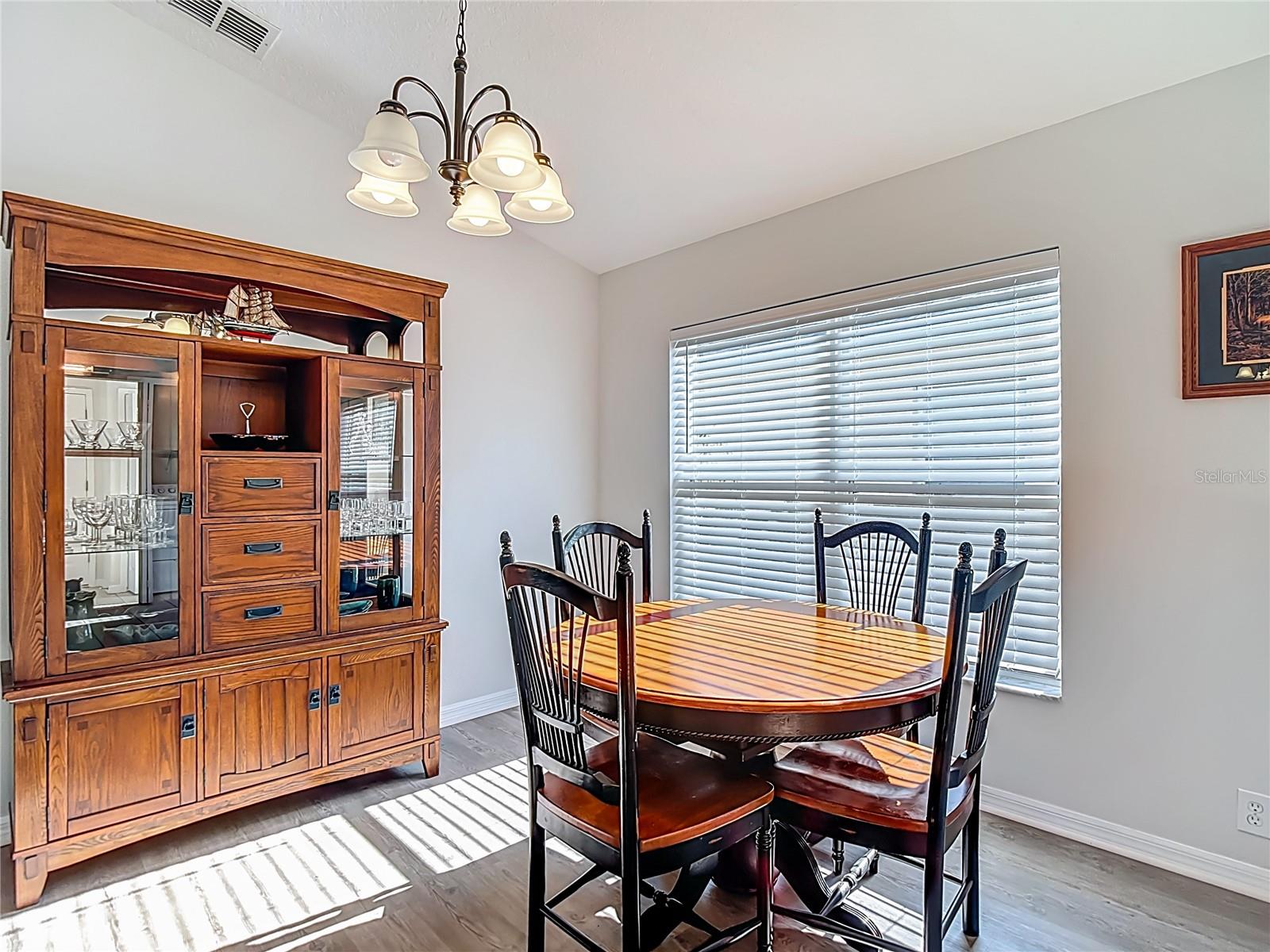 9608 ROLLING CIR, SAN ANTONIO, FL — photo 10