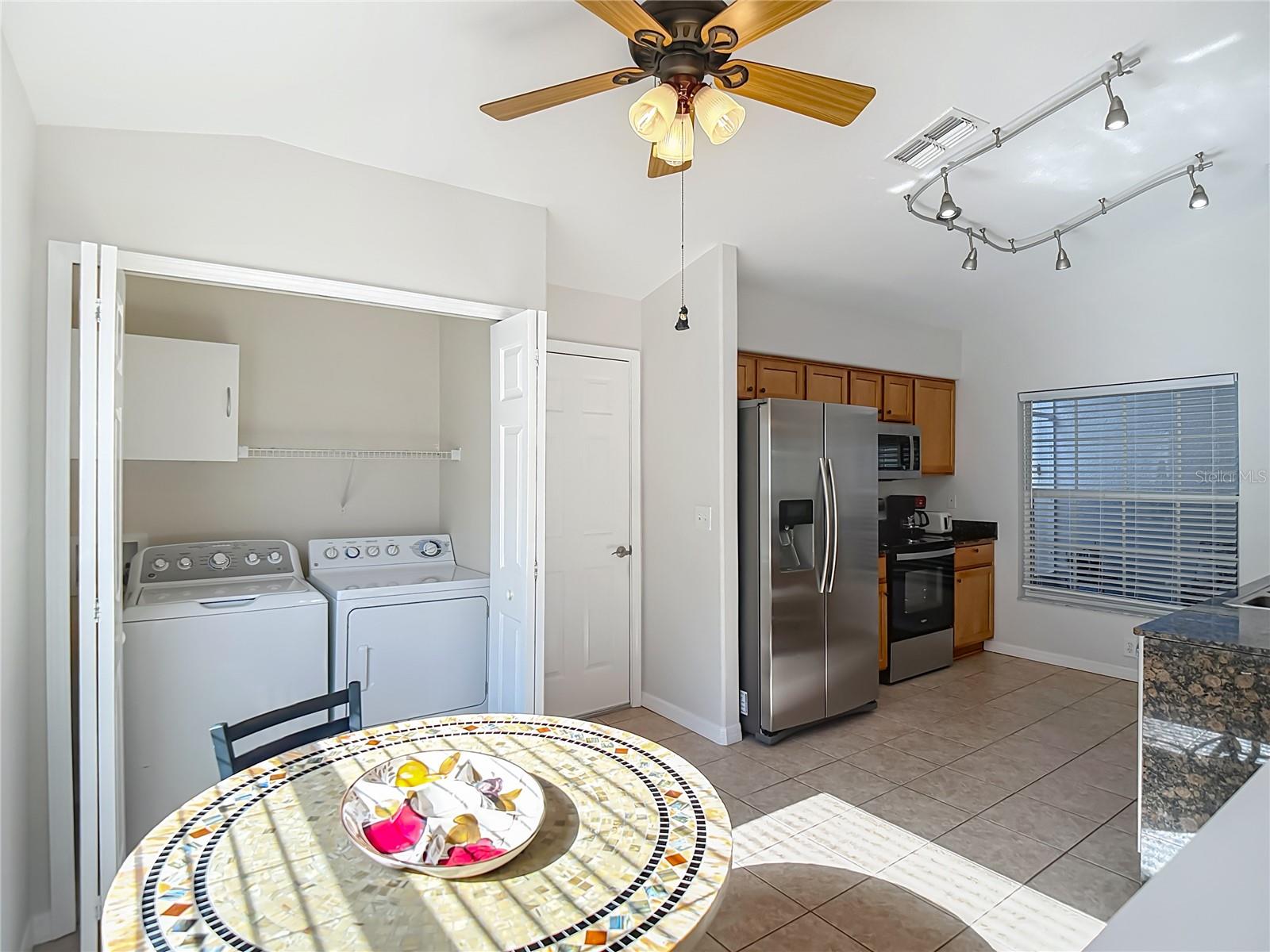 9608 ROLLING CIR, SAN ANTONIO, FL — photo 11
