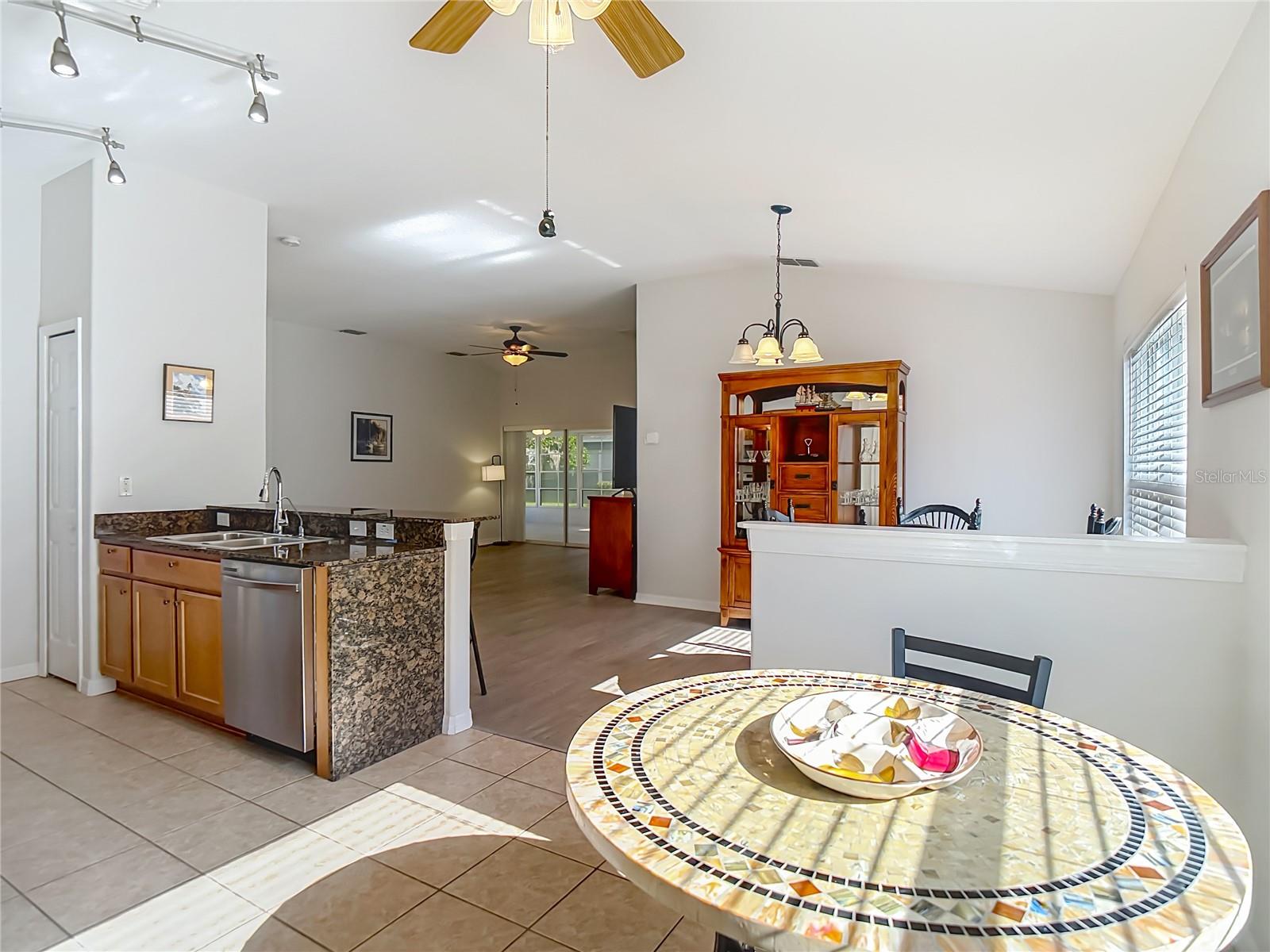 9608 ROLLING CIR, SAN ANTONIO, FL — photo 12