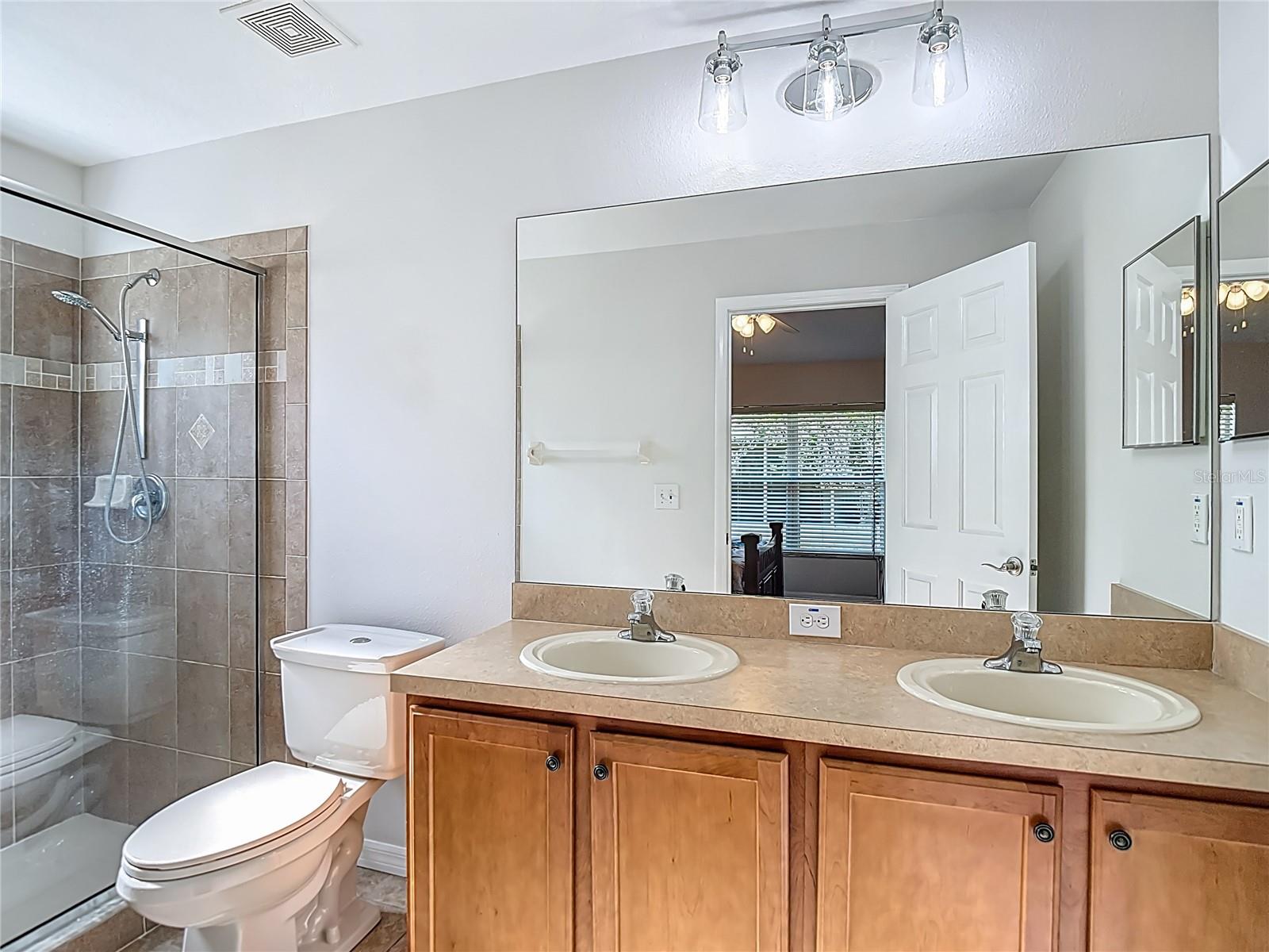 9608 ROLLING CIR, SAN ANTONIO, FL — photo 17
