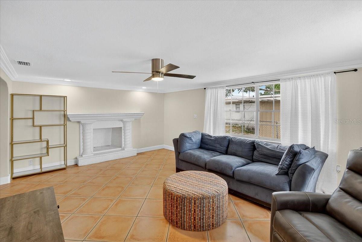 4515 W NORTH ST, TAMPA, FL — photo 2