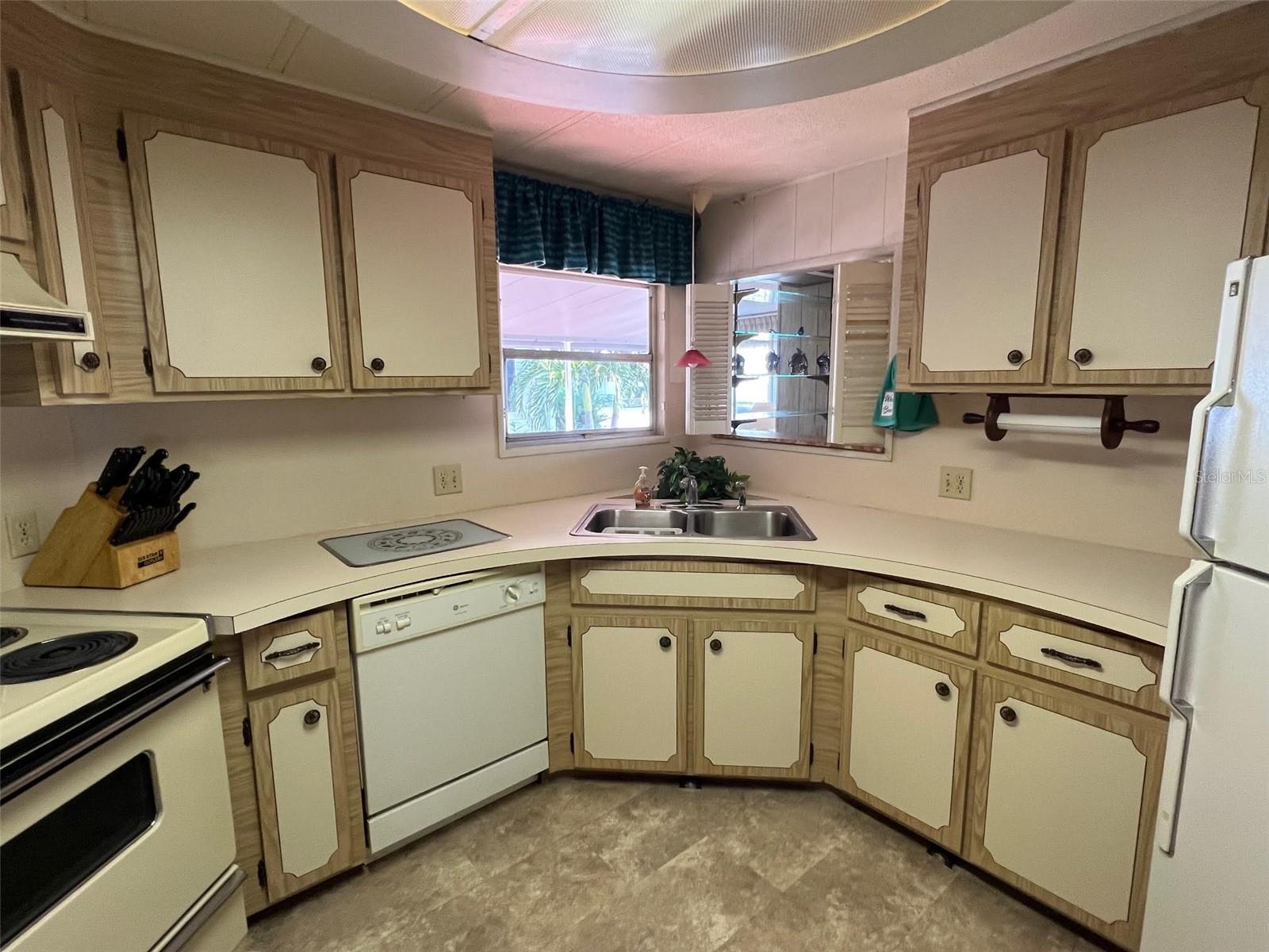 41 ROYAL PALM CIR, LARGO, FL — photo 13