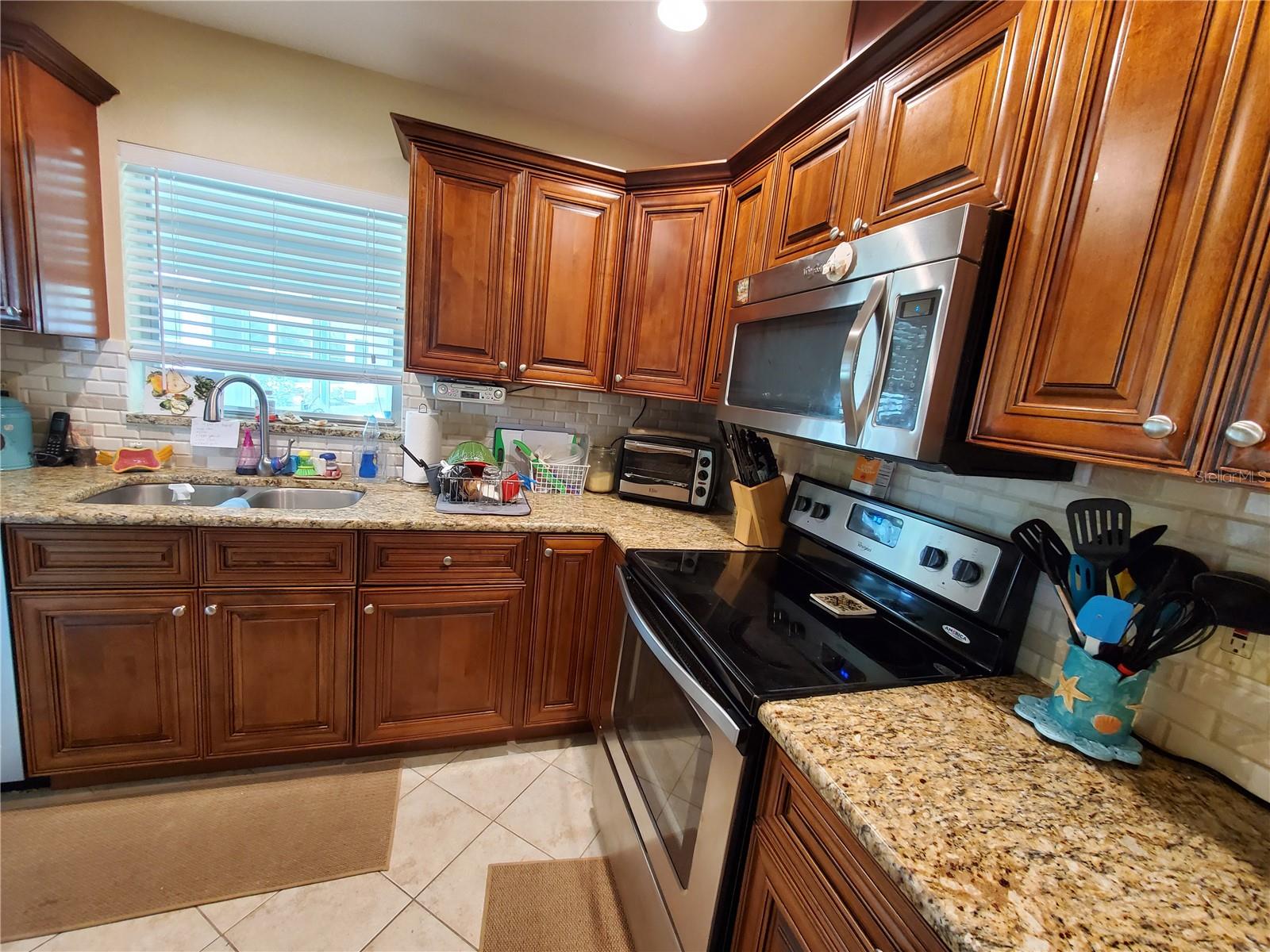 1907 CANTERBURY LN #14, SUN CITY CENTER, FL — photo 9
