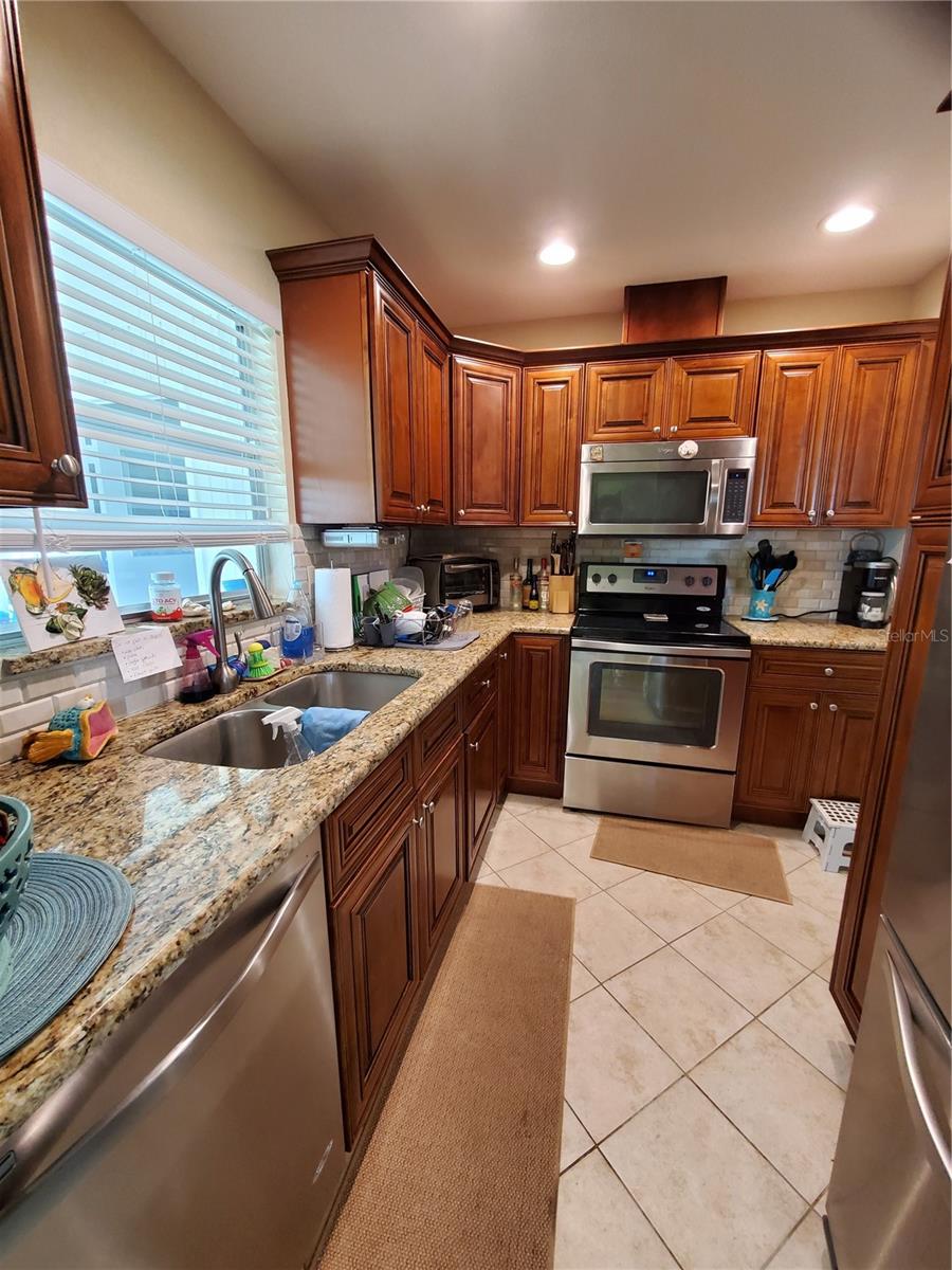 1907 CANTERBURY LN #14, SUN CITY CENTER, FL — photo 11