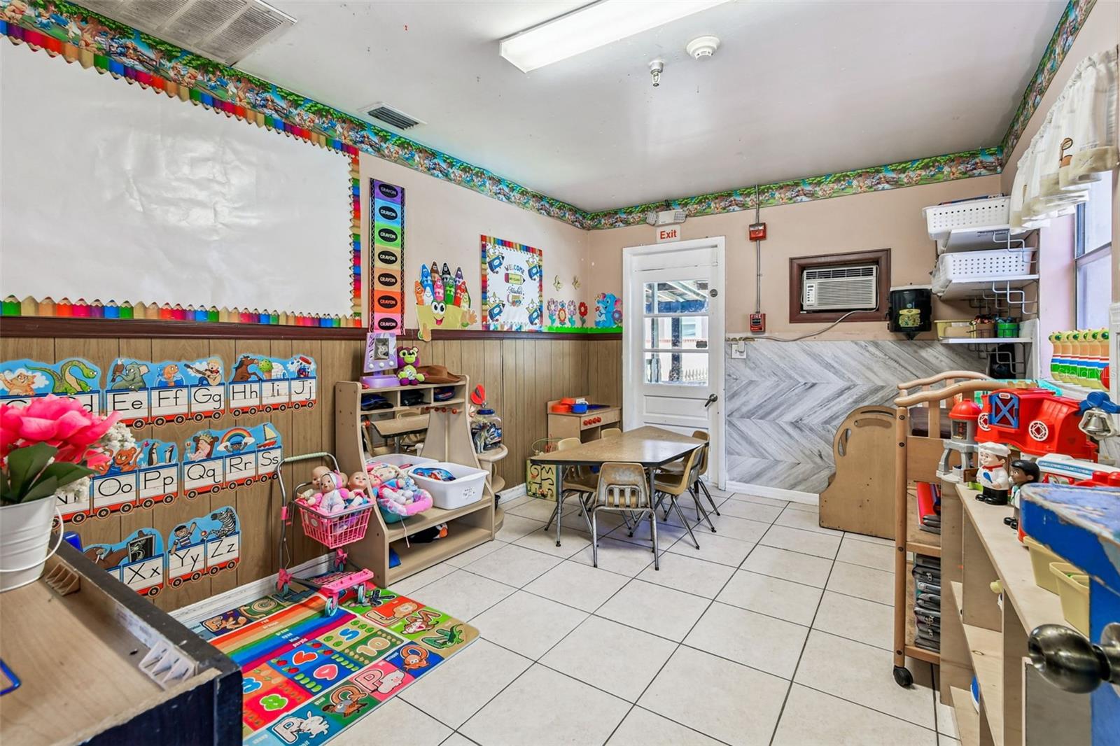 9912 N MYRTLE ST, TAMPA, FL — photo 28