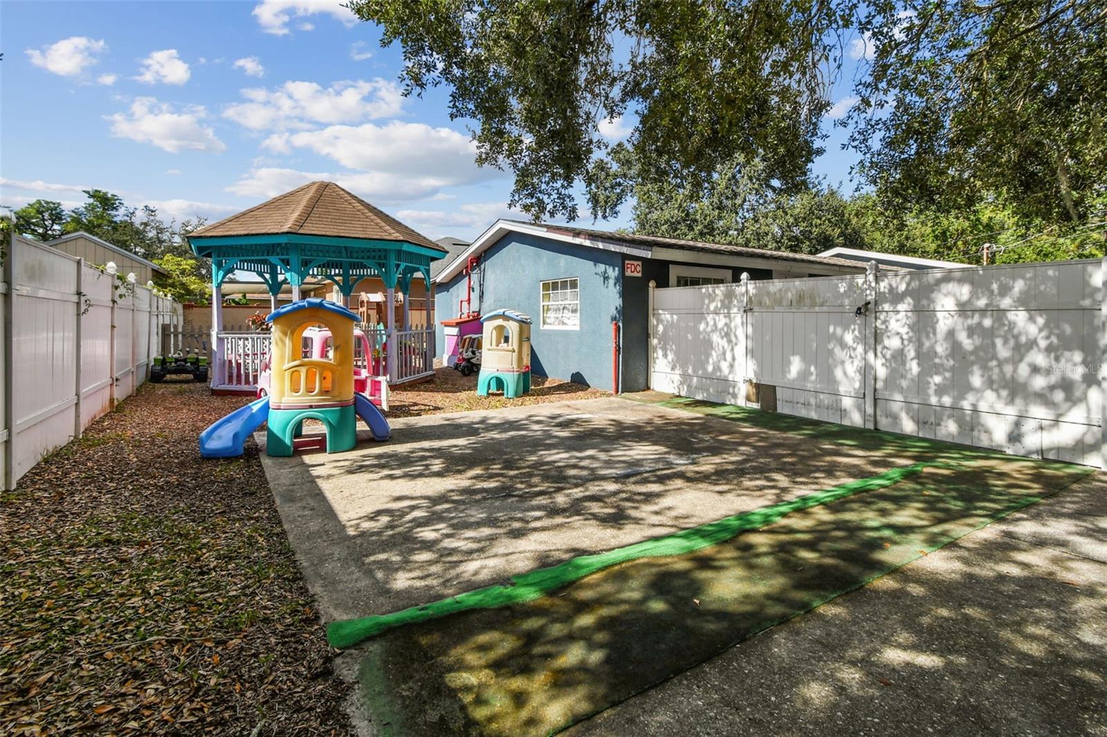 9912 N MYRTLE ST, TAMPA, FL — photo 39