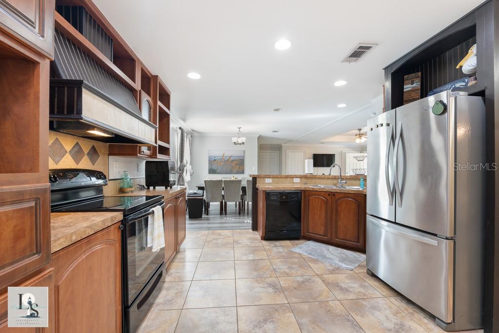 5209 WESTERN DR, ST JAMES CITY, FL — photo 8
