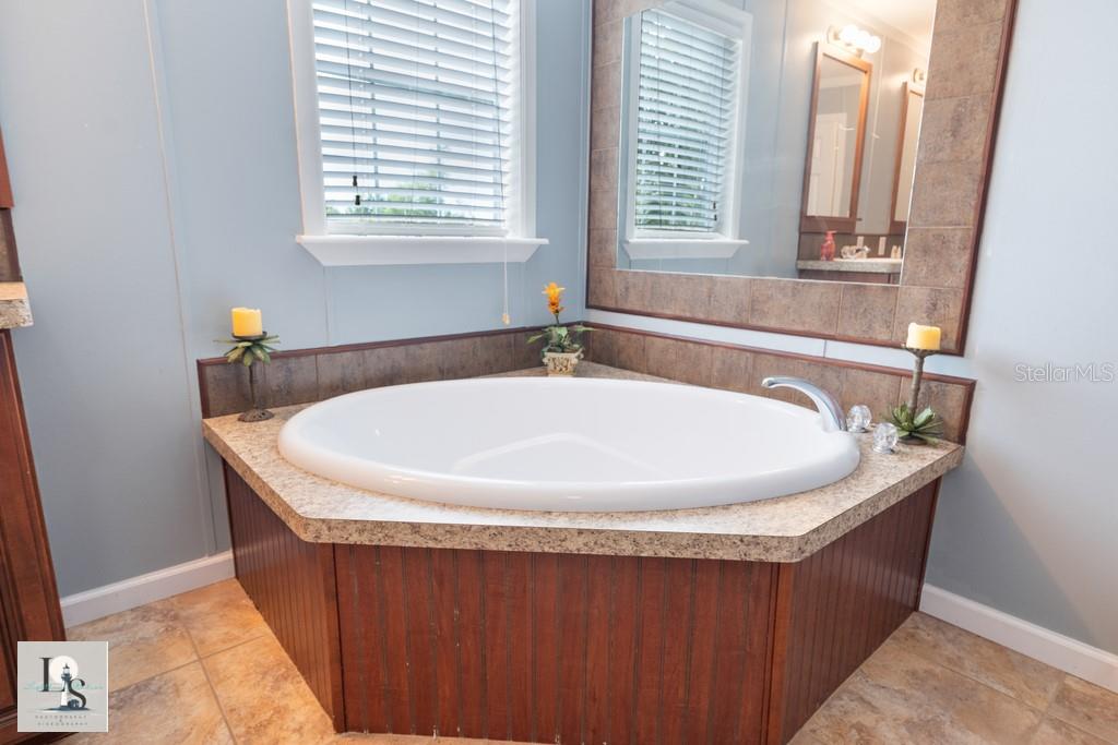 5209 WESTERN DR, ST JAMES CITY, FL — photo 17