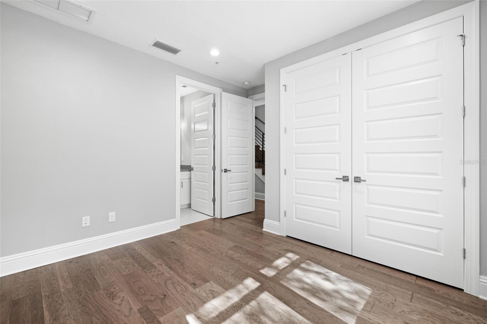 123 5TH AVE N, ST PETERSBURG, FL — photo 22