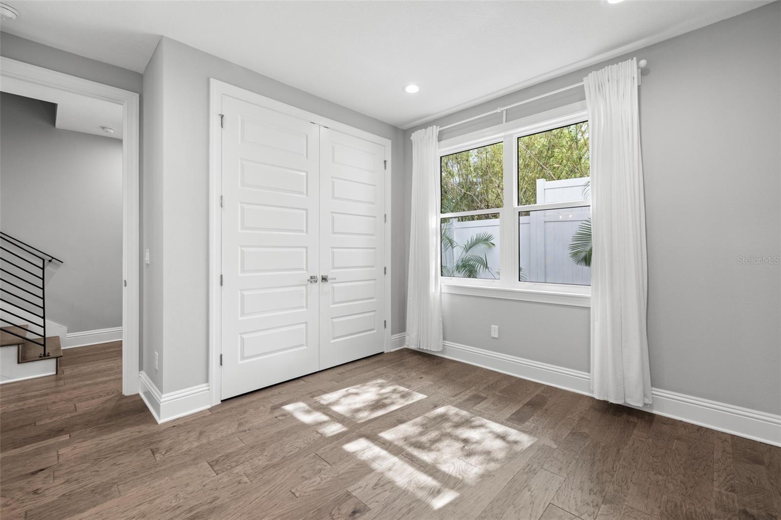 123 5TH AVE N, ST PETERSBURG, FL — photo 24