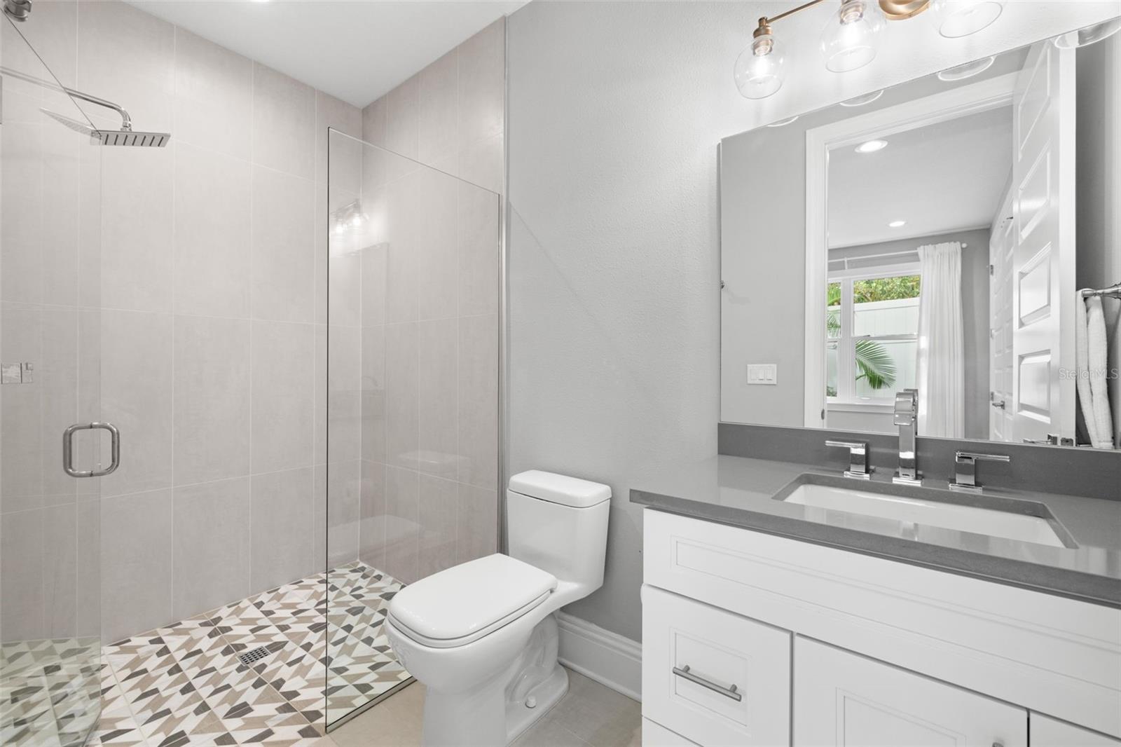 123 5TH AVE N, ST PETERSBURG, FL — photo 25