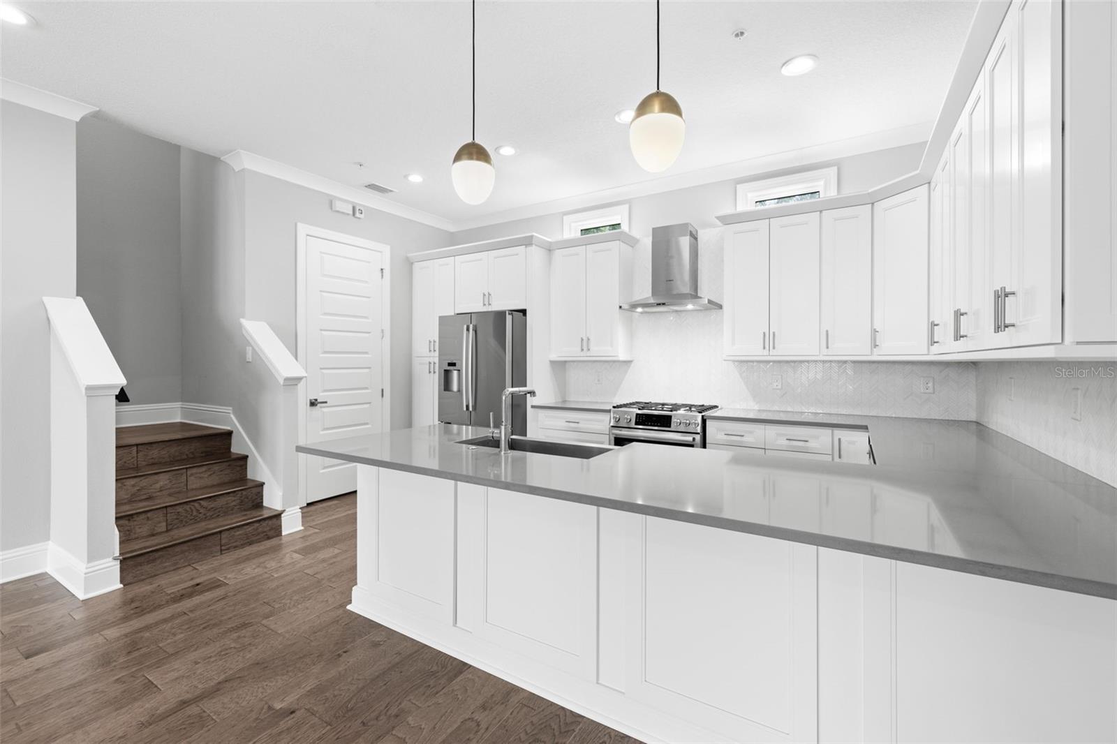 123 5TH AVE N, ST PETERSBURG, FL — photo 9