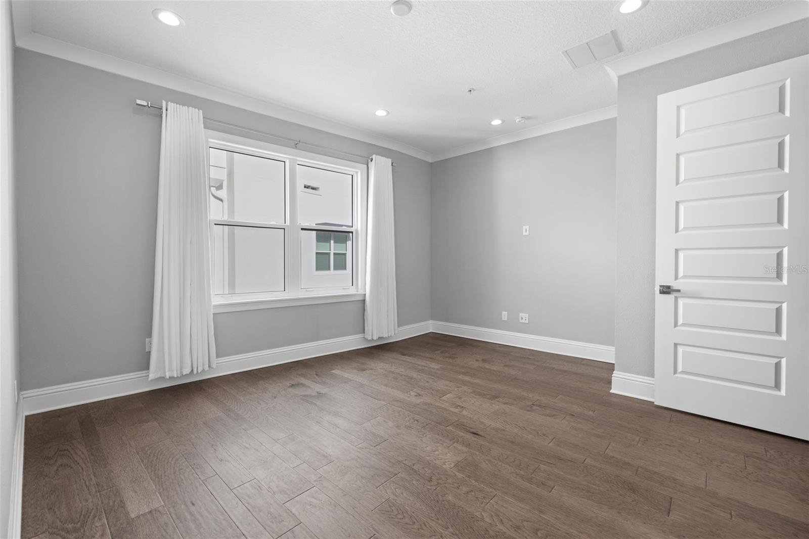 123 5TH AVE N, ST PETERSBURG, FL — photo 29