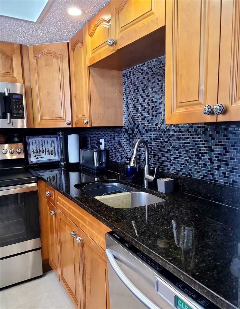 6328 NEWTOWN CIR #28A2, TAMPA, FL — photo 32