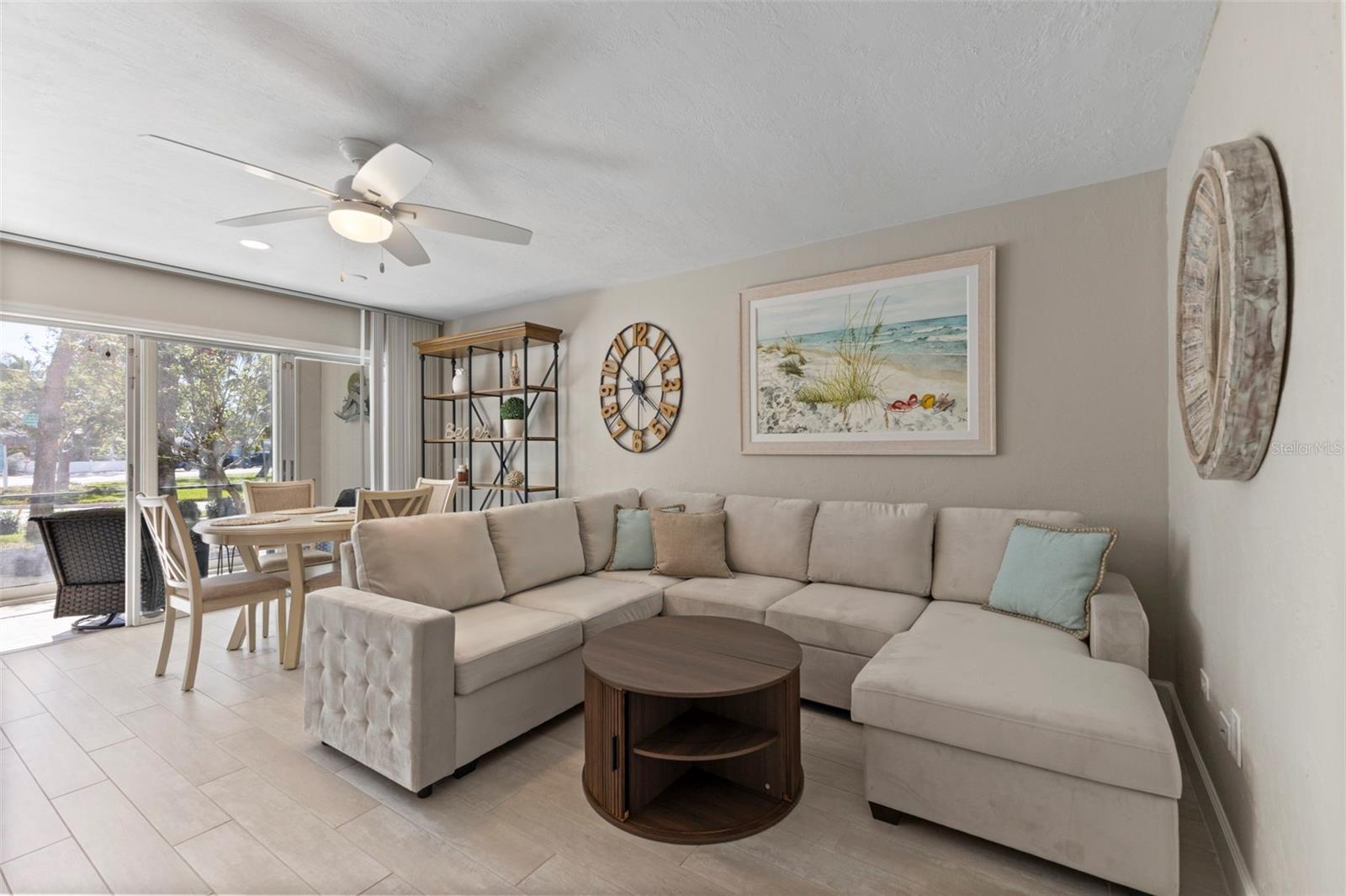 137 AVENIDA MESSINA #1, SARASOTA, FL — photo 2