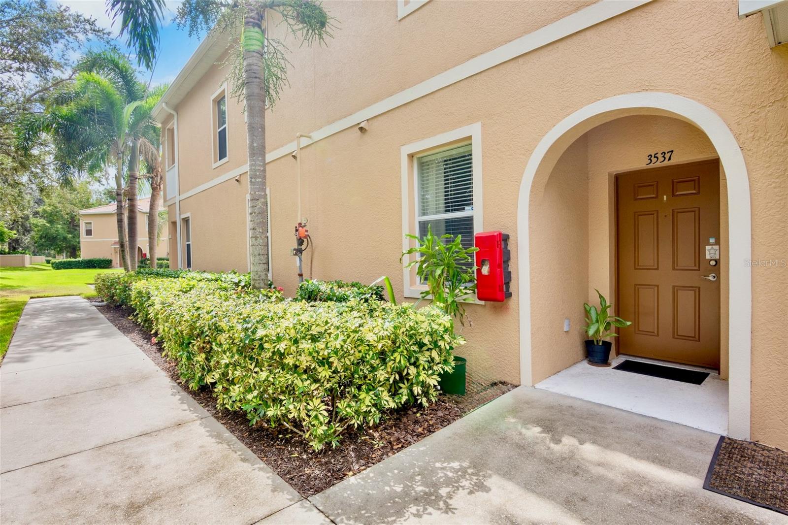 3537 PARKRIDGE CIR #15-106, SARASOTA, FL — photo 2