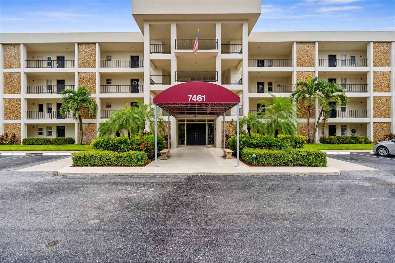 7461 W COUNTRY CLUB DR N #301, SARASOTA, FL