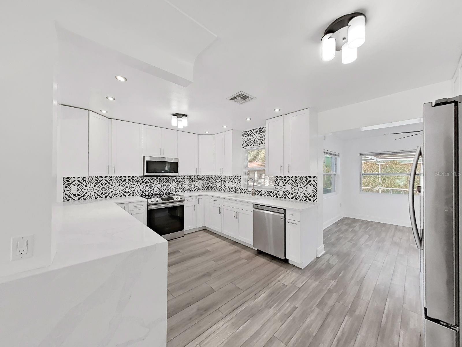 1837 AUDREY DR, CLEARWATER, FL — photo 9