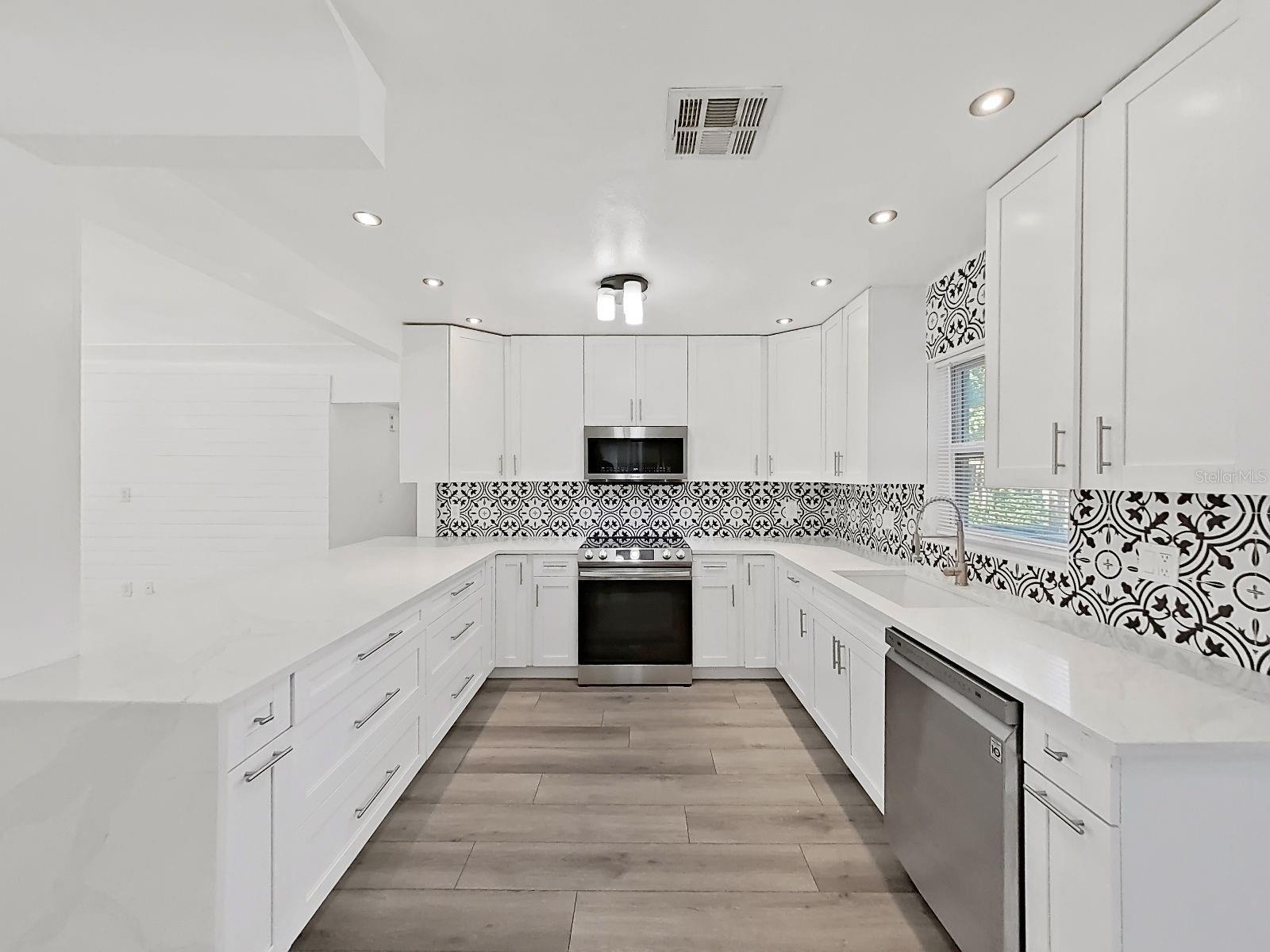 1837 AUDREY DR, CLEARWATER, FL — photo 10