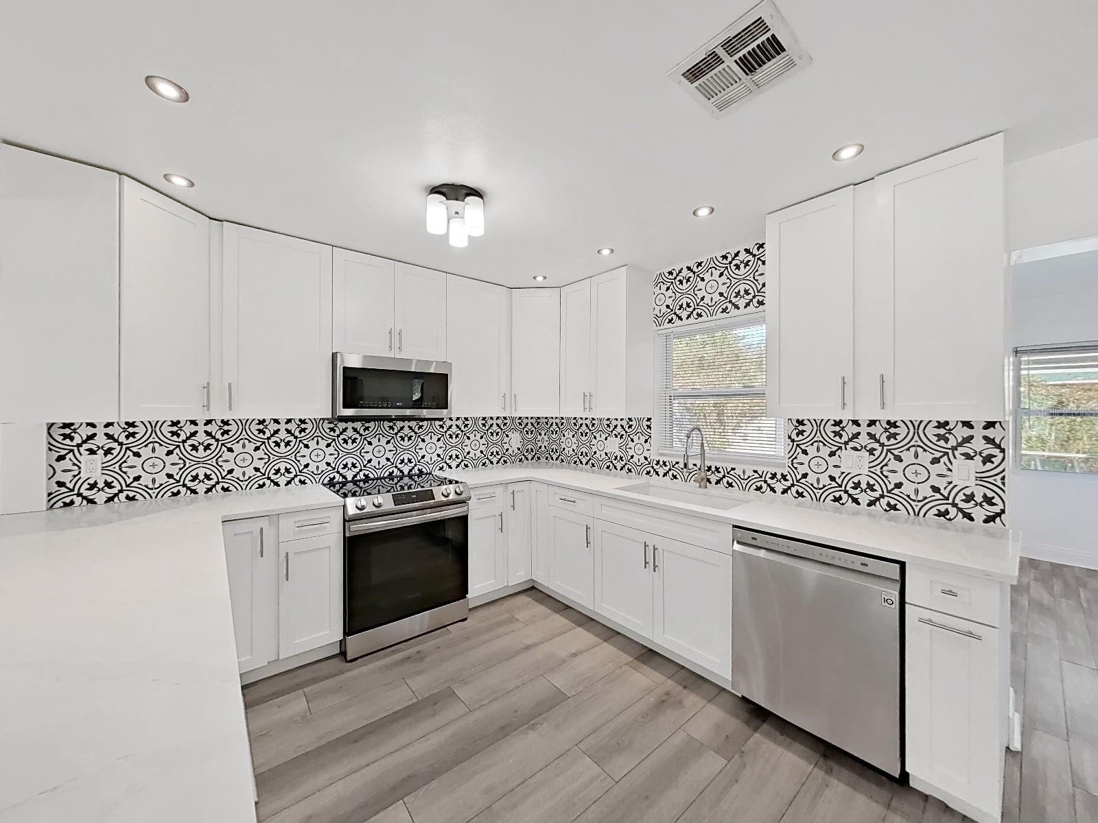 1837 AUDREY DR, CLEARWATER, FL — photo 11
