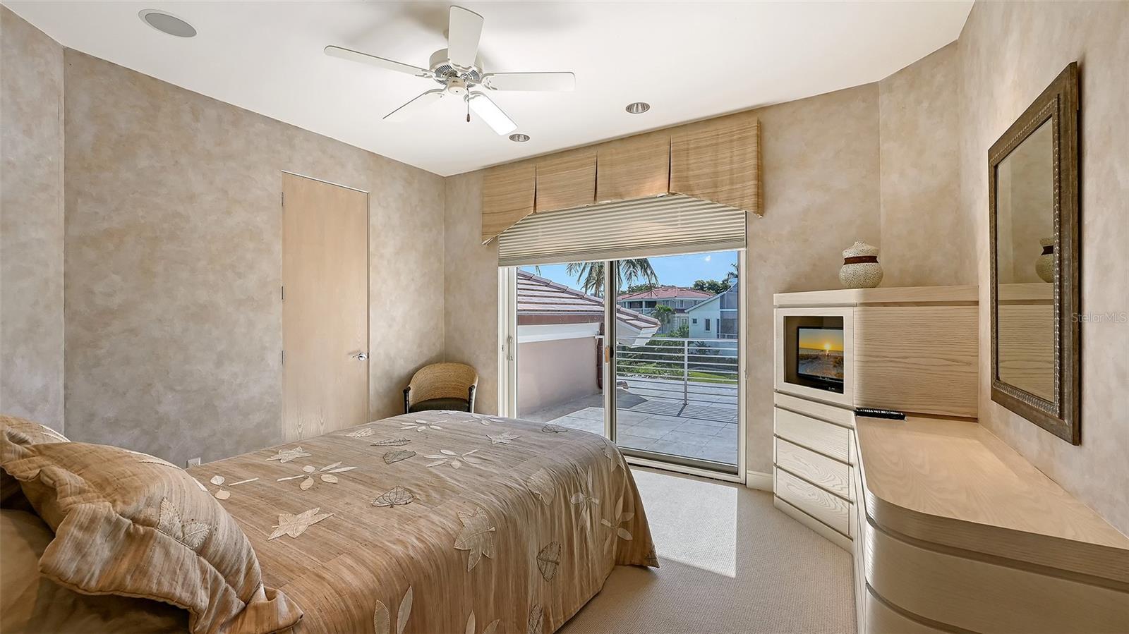 510 HARBOR GATE WAY, LONGBOAT KEY, FL — photo 47