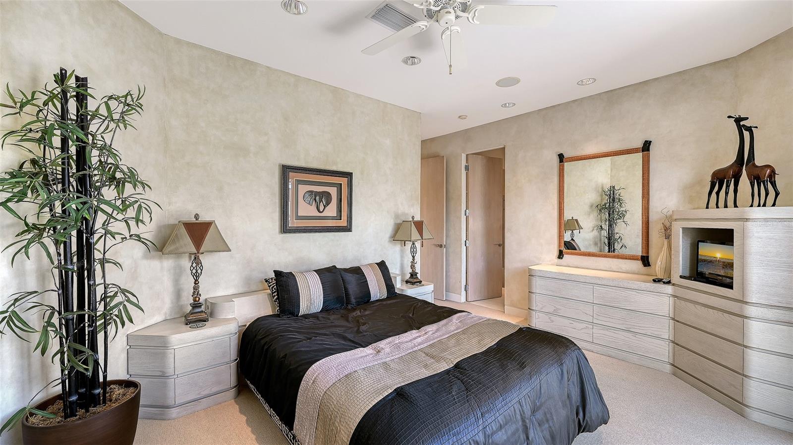 510 HARBOR GATE WAY, LONGBOAT KEY, FL — photo 49
