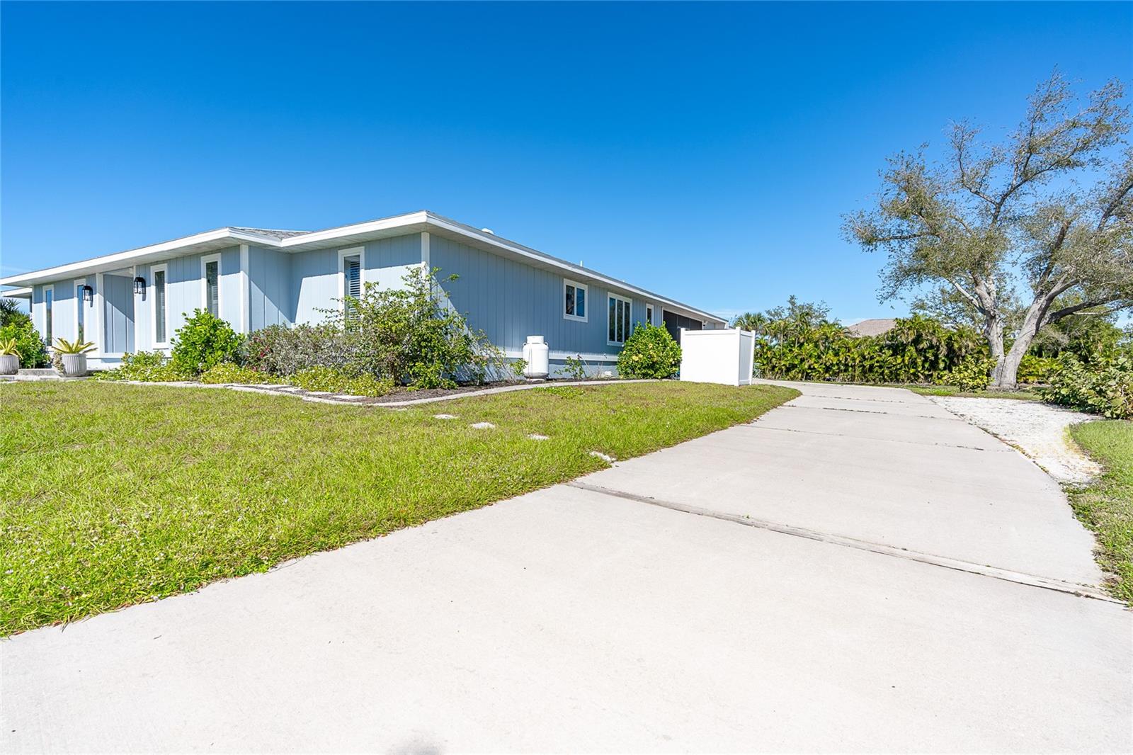 320 ANCHOR ROW, PLACIDA, FL — photo 3