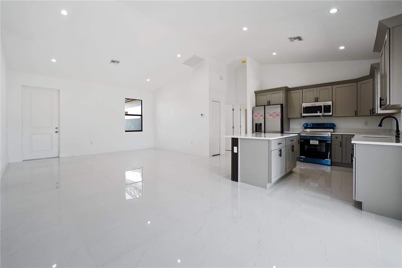 2458 NW 9TH TER, CAPE CORAL, FL — photo 3