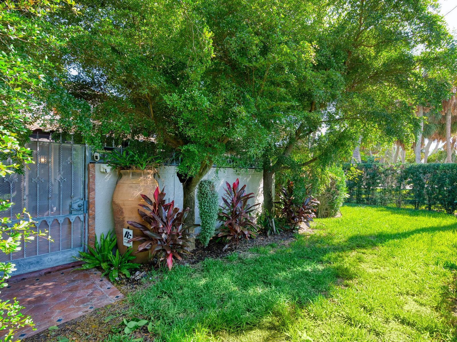 41 S ADAMS DR, SARASOTA, FL — photo 2