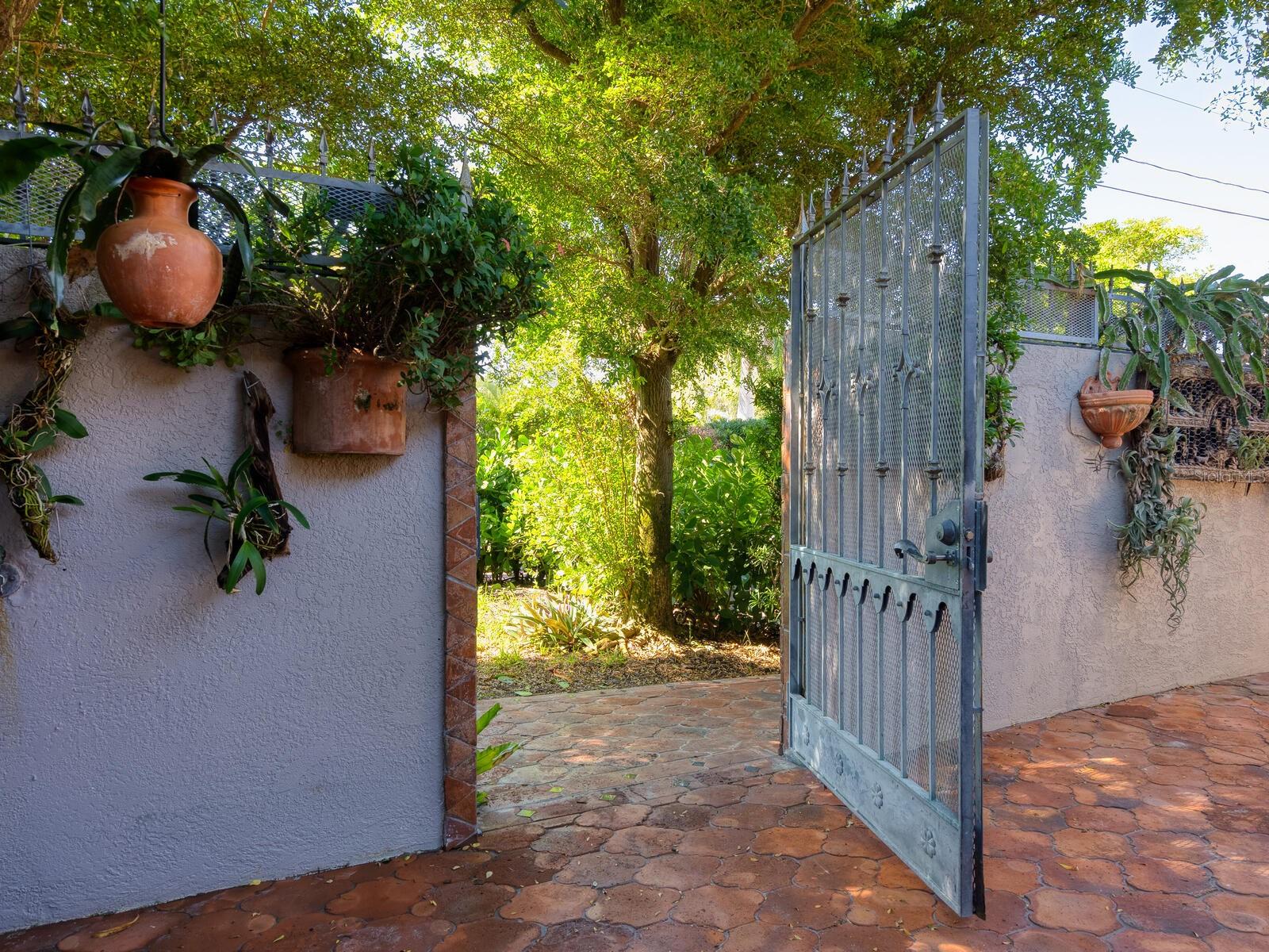 41 S ADAMS DR, SARASOTA, FL — photo 3