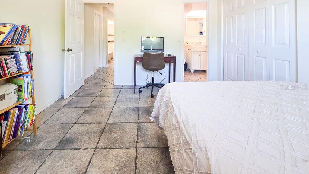 3357 N CHAMBERLAIN BLVD, NORTH PORT, FL — photo 35